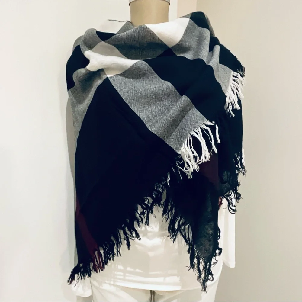 BURBERRY LONDON HOUSR CHECK WRAP / SCARF. - Picture 3 of 10